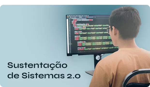 Um menino de costas, com uma camisa marrom-bege, usando oculos, olhando para uma tela com codigos de programação, ao lado dele escrito Sustentação de Sistemas 2.0